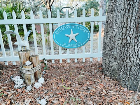 The Kellys On The Coast house sign