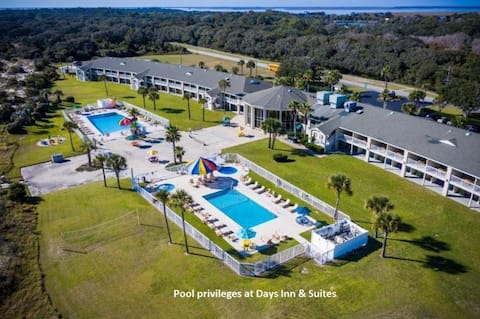 Rentals at Kellys on the coast come with  pool pass privileges