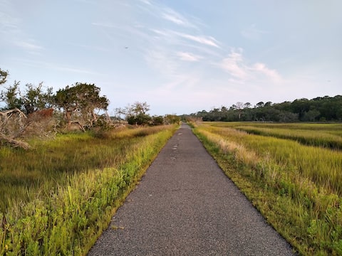Bike/walking path from Driftwood Beach to Clam Creek.